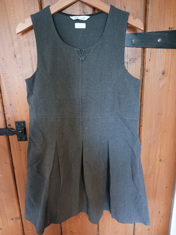 Dark grey Girls dress, 8-9yrs